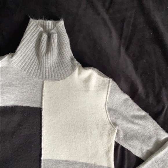 ❤️POINT ZERO PATCH WORKED COLOR BLOCKING SWEATER❤️ - Picture 3 of 15